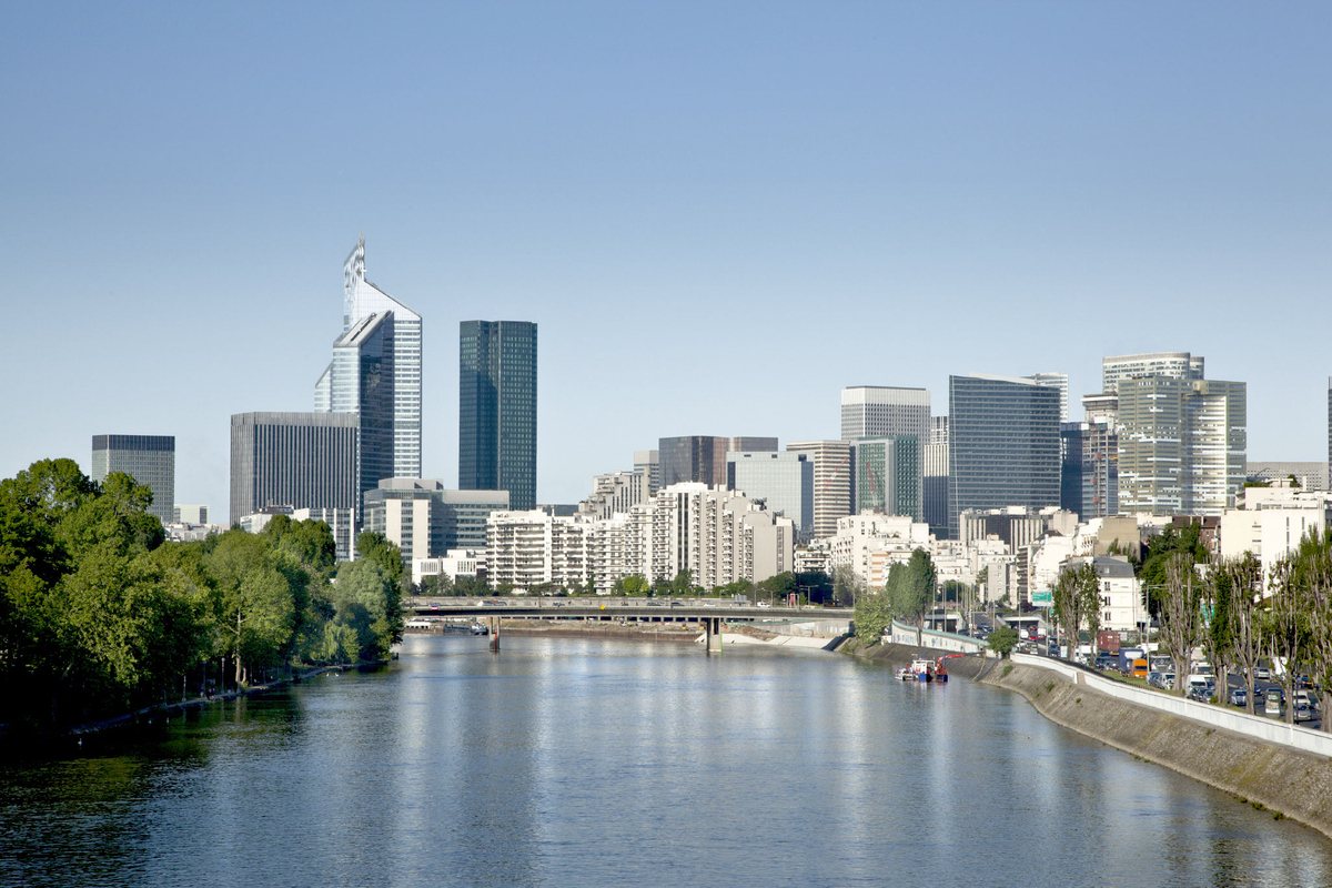 La Seine à Courbevoie et les tours de La Défense