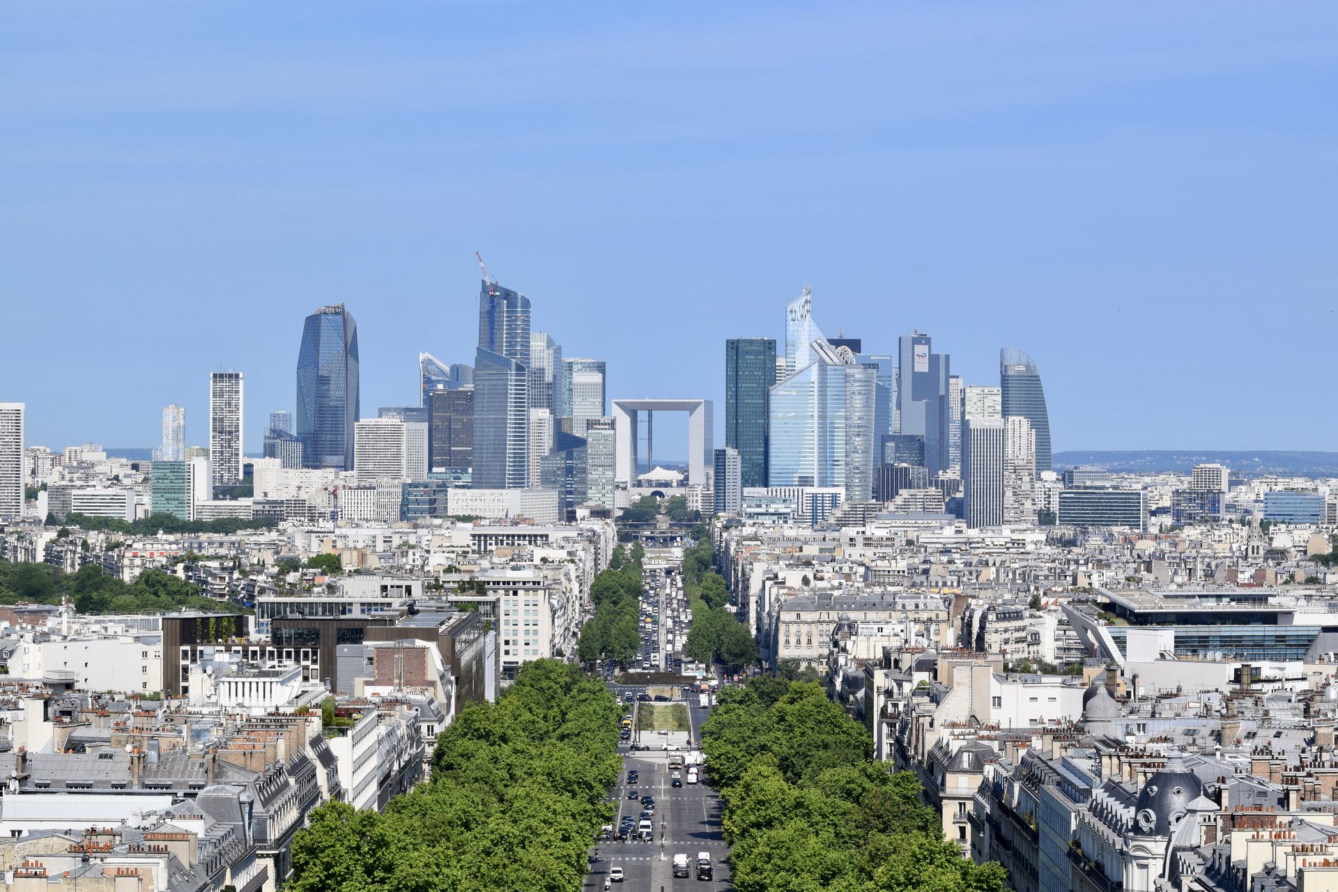 Les tours de La Défense vues depuis l'axe historique