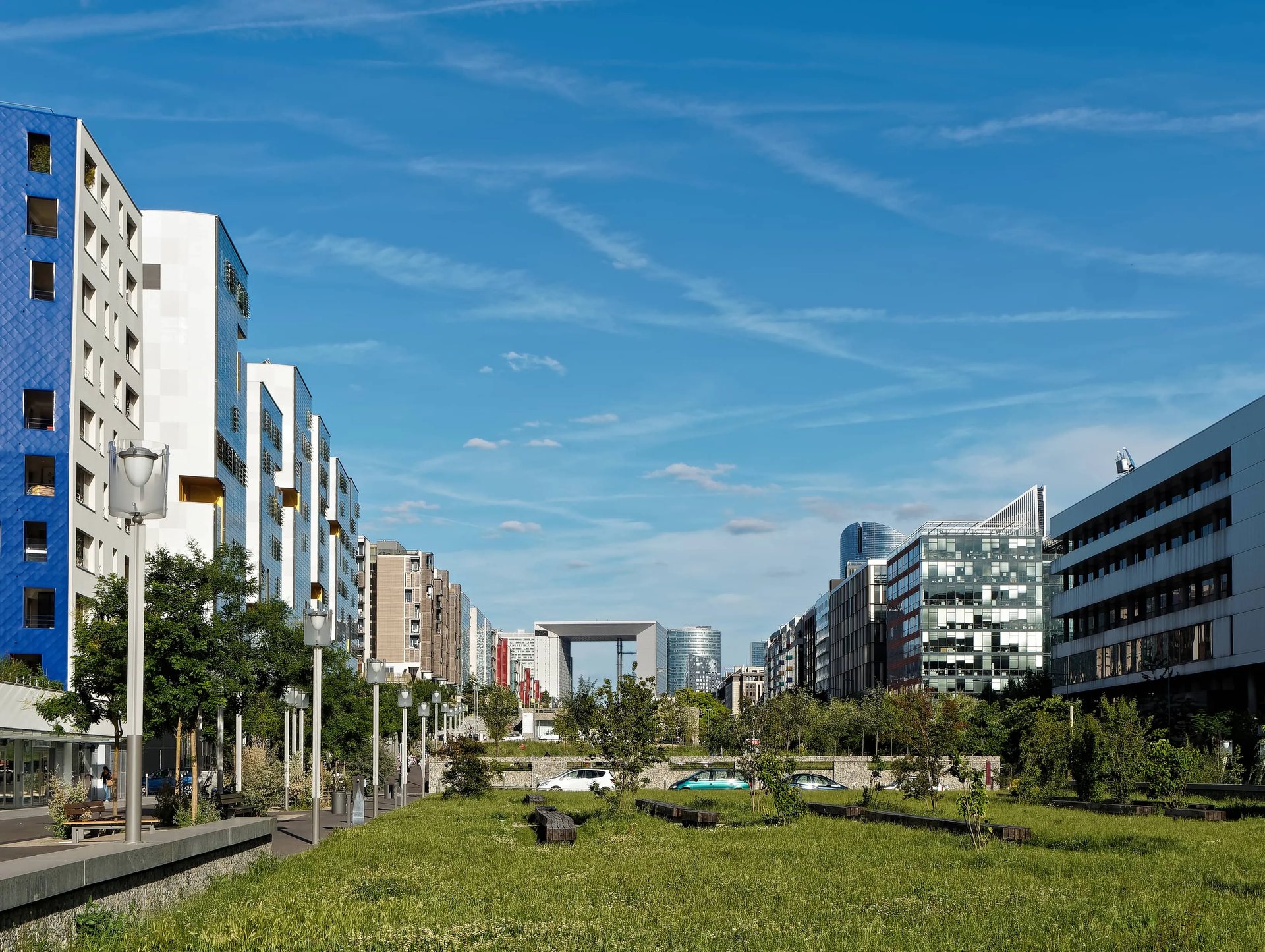 Immeubles de bureaux à Nanterre face à la Grande Arche