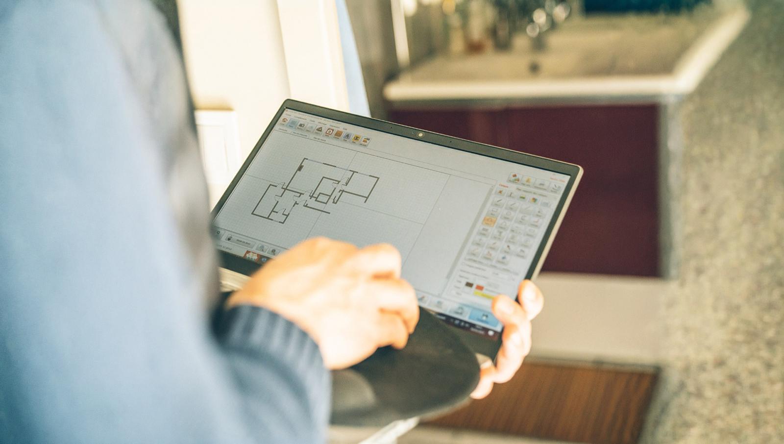 Mesurage loi Carrez : plan du logement consulté sur tablette