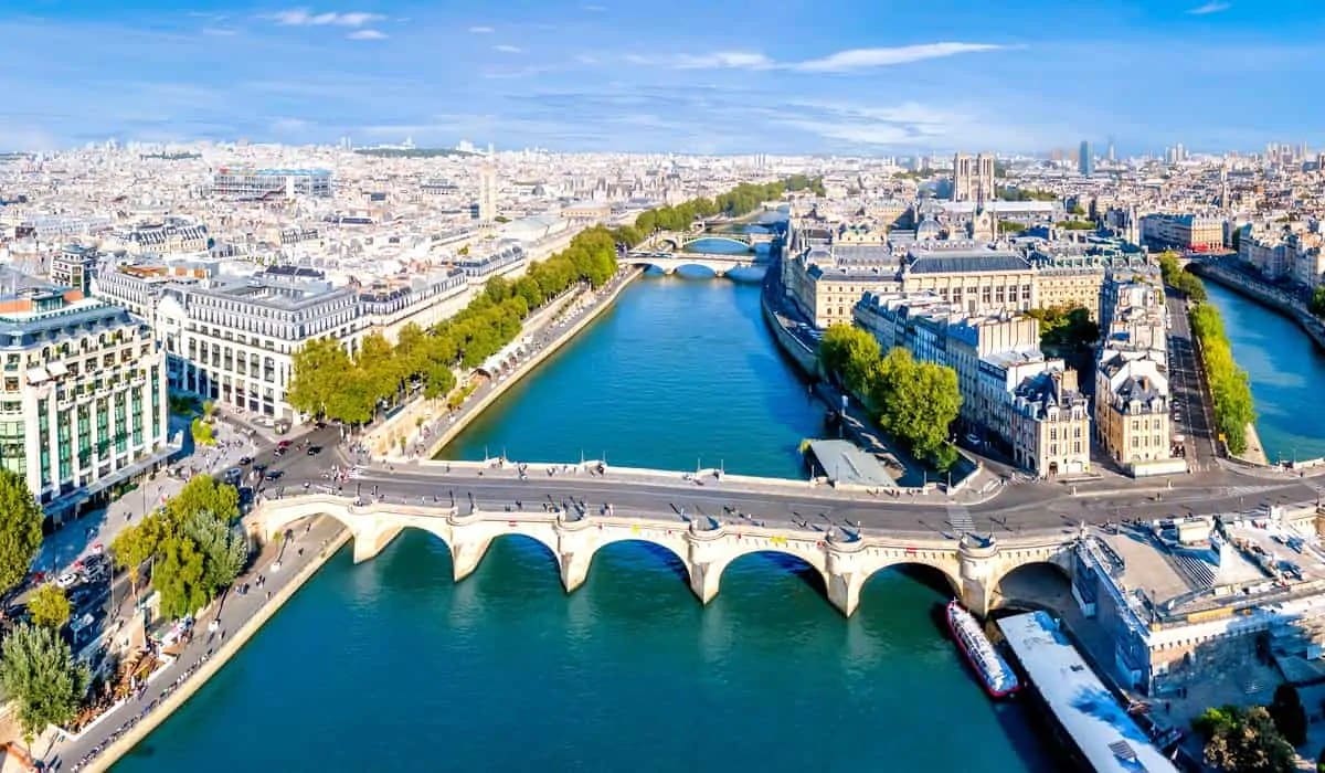 Vue aérienne de Paris et de la Seine, zone d’intervention de l’Agence Canopée